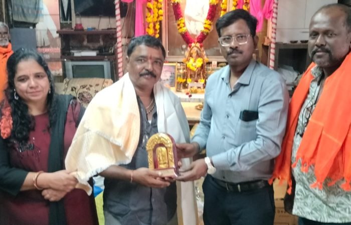 ನೊಂದ ಮನಸ್ಸುಗಳ ಸಂತೋಷಕ್ಕಾಗಿ ಗಮನ ಹರಿಸುವುದೇ ನಮ್ಮ ಕರ್ನಾಟಕ ವಿಶ್ವಮಾನವ ಸೇವಾ ಟ್ರಸ್ಟ್ (ರಿ.) ಸಂಸ್ಥೆಯ ಮುಖ್ಯ ಗುರಿ ಹಾಗಾಗಿ ಇಂತವರ ಸೇವೆಗೆ ಸಹಾಯ ಹಸ್ತ ನೀಡಲು ನೀವು "9980479696 9035459696" ಕರೆಮಾಡಿ