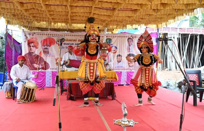 ನೊಂದ ಮನಸ್ಸುಗಳ ಸಂತೋಷಕ್ಕಾಗಿ ಗಮನ ಹರಿಸುವುದೇ ನಮ್ಮ ಕರ್ನಾಟಕ ವಿಶ್ವಮಾನವ ಸೇವಾ ಟ್ರಸ್ಟ್ (ರಿ.) ಸಂಸ್ಥೆಯ ಮುಖ್ಯ ಗುರಿ ಹಾಗಾಗಿ ಇಂತವರ ಸೇವೆಗೆ ಸಹಾಯ ಹಸ್ತ ನೀಡಲು ನೀವು "9980479696 9035459696" ಕರೆಮಾಡಿ