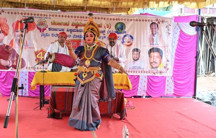 ನೊಂದ ಮನಸ್ಸುಗಳ ಸಂತೋಷಕ್ಕಾಗಿ ಗಮನ ಹರಿಸುವುದೇ ನಮ್ಮ ಕರ್ನಾಟಕ ವಿಶ್ವಮಾನವ ಸೇವಾ ಟ್ರಸ್ಟ್ (ರಿ.) ಸಂಸ್ಥೆಯ ಮುಖ್ಯ ಗುರಿ ಹಾಗಾಗಿ ಇಂತವರ ಸೇವೆಗೆ ಸಹಾಯ ಹಸ್ತ ನೀಡಲು ನೀವು "9980479696 9035459696" ಕರೆಮಾಡಿ