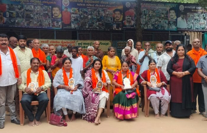 ನೊಂದ ಮನಸ್ಸುಗಳ ಸಂತೋಷಕ್ಕಾಗಿ ಗಮನ ಹರಿಸುವುದೇ ನಮ್ಮ ಕರ್ನಾಟಕ ವಿಶ್ವಮಾನವ ಸೇವಾ ಟ್ರಸ್ಟ್ (ರಿ.) ಸಂಸ್ಥೆಯ ಮುಖ್ಯ ಗುರಿ ಹಾಗಾಗಿ ಇಂತವರ ಸೇವೆಗೆ ಸಹಾಯ ಹಸ್ತ ನೀಡಲು ನೀವು "9980479696 9035459696" ಕರೆಮಾಡಿ