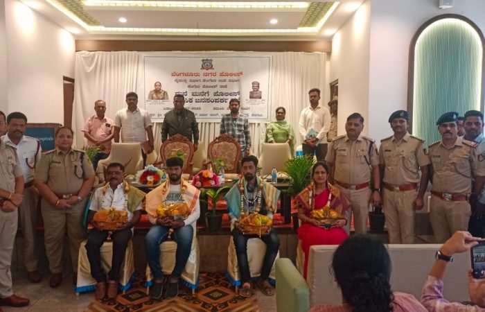 ನೊಂದ ಮನಸ್ಸುಗಳ ಸಂತೋಷಕ್ಕಾಗಿ ಗಮನ ಹರಿಸುವುದೇ ನಮ್ಮ ಕರ್ನಾಟಕ ವಿಶ್ವಮಾನವ ಸೇವಾ ಟ್ರಸ್ಟ್ (ರಿ.) ಸಂಸ್ಥೆಯ ಮುಖ್ಯ ಗುರಿ ಹಾಗಾಗಿ ಇಂತವರ ಸೇವೆಗೆ ಸಹಾಯ ಹಸ್ತ ನೀಡಲು ನೀವು "9980479696 9035459696" ಕರೆಮಾಡಿ