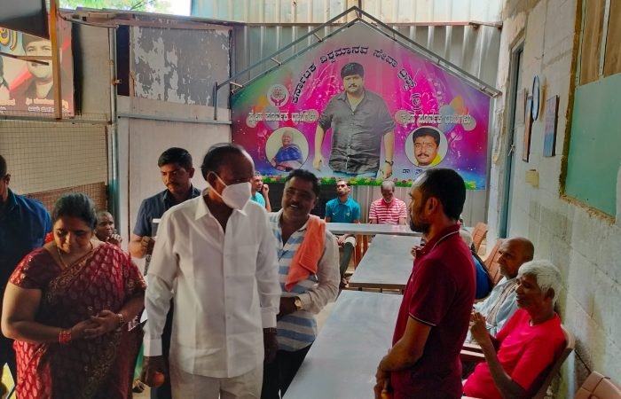 ನೊಂದ ಮನಸ್ಸುಗಳ ಸಂತೋಷಕ್ಕಾಗಿ ಗಮನ ಹರಿಸುವುದೇ ನಮ್ಮ ಕರ್ನಾಟಕ ವಿಶ್ವಮಾನವ ಸೇವಾ ಟ್ರಸ್ಟ್ (ರಿ.) ಸಂಸ್ಥೆಯ ಮುಖ್ಯ ಗುರಿ ಹಾಗಾಗಿ ಇಂತವರ ಸೇವೆಗೆ ಸಹಾಯ ಹಸ್ತ ನೀಡಲು ನೀವು "9980479696 9035459696" ಕರೆಮಾಡಿ