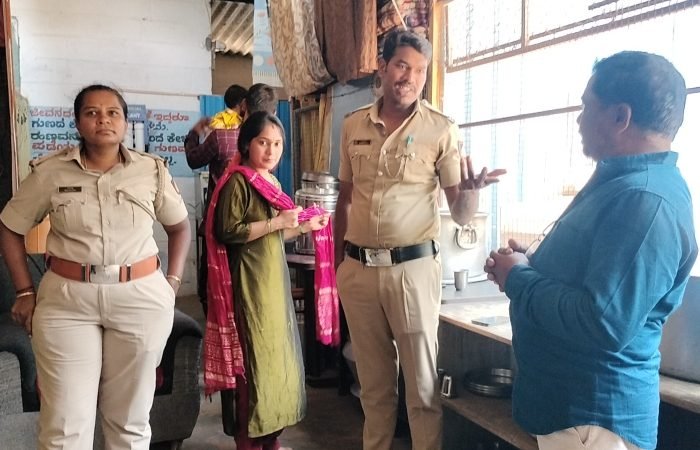ನೊಂದ ಮನಸ್ಸುಗಳ ಸಂತೋಷಕ್ಕಾಗಿ ಗಮನ ಹರಿಸುವುದೇ ನಮ್ಮ ಕರ್ನಾಟಕ ವಿಶ್ವಮಾನವ ಸೇವಾ ಟ್ರಸ್ಟ್ (ರಿ.) ಸಂಸ್ಥೆಯ ಮುಖ್ಯ ಗುರಿ ಹಾಗಾಗಿ ಇಂತವರ ಸೇವೆಗೆ ಸಹಾಯ ಹಸ್ತ ನೀಡಲು ನೀವು "9980479696 9035459696" ಕರೆಮಾಡಿ